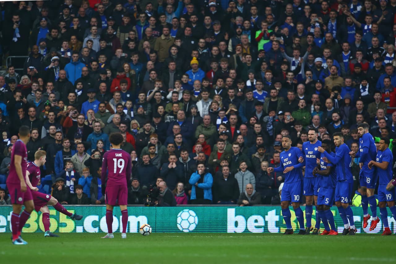 El ataque de Manchester City, que tuvo al belga Kevin De Bruyne como líder organizador, dio el primer golpe en el partido.
