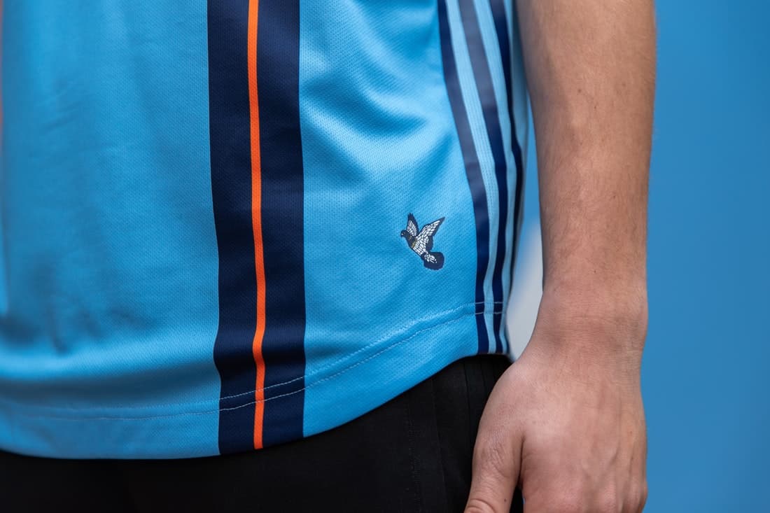 La nueva casaca está adornada con una banda horizontal azul y naranja. (New York City FC)