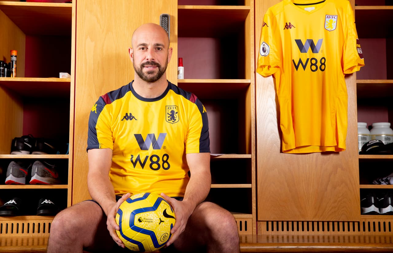 Pepe Reina defenderá la meta del Aston Villa por el resto del campeonato.