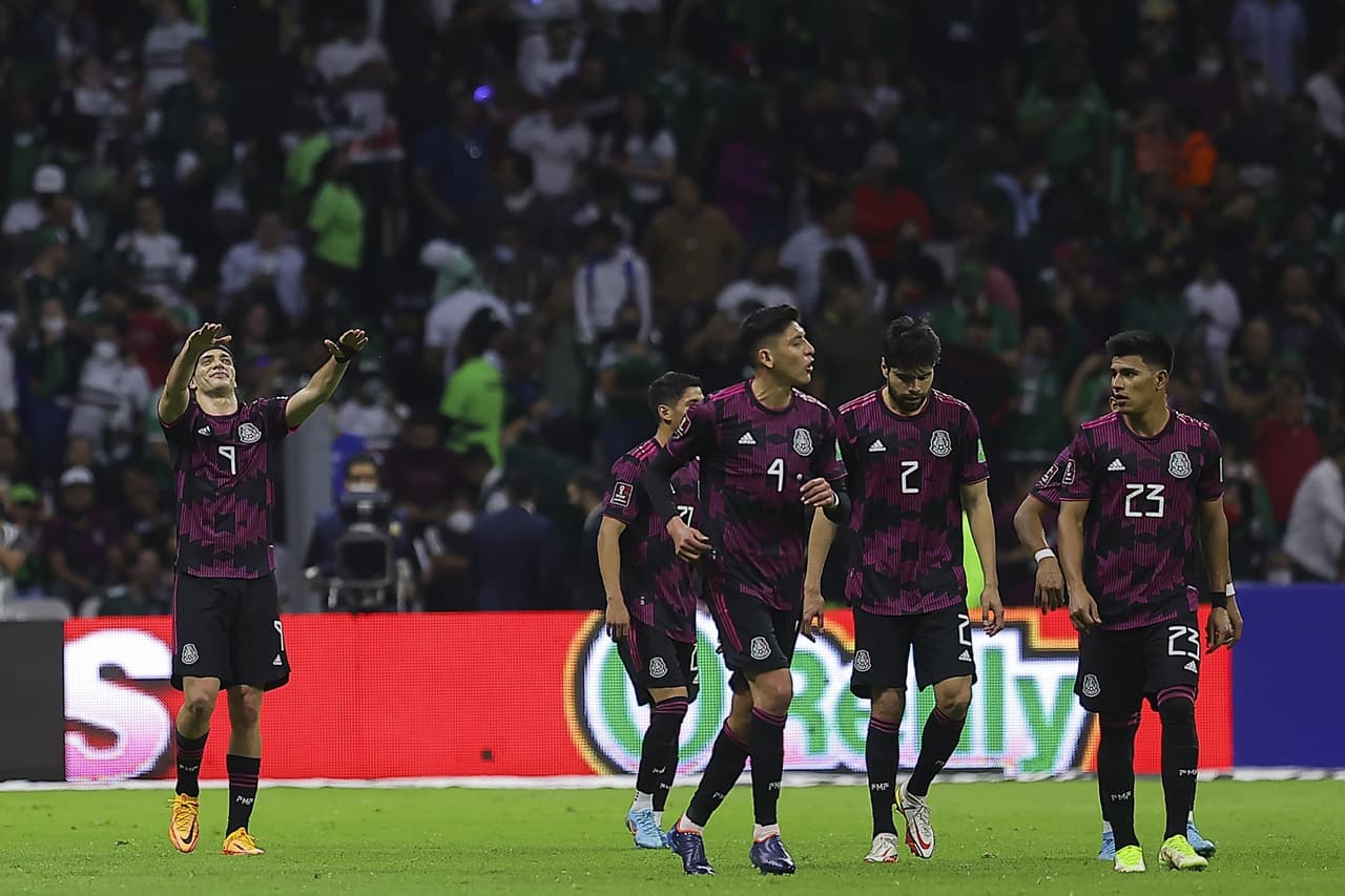 México selló su pase al Mundial con una victoria sobre El Salvador, gracias a los goles de Uriel Antuna y Raúl Jiménez.