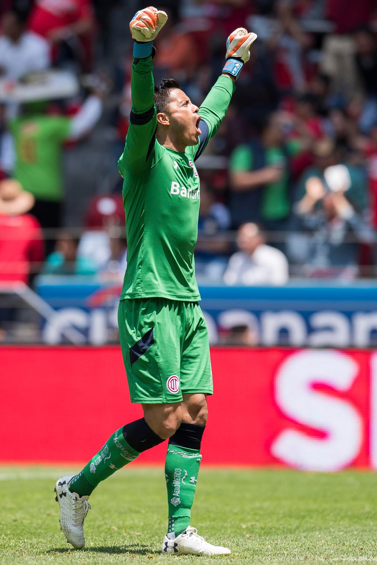 Alfredo Talavera vive los partidos con una emoción muy particular. Aquí lo vemos celebrando el empate de su equipo.