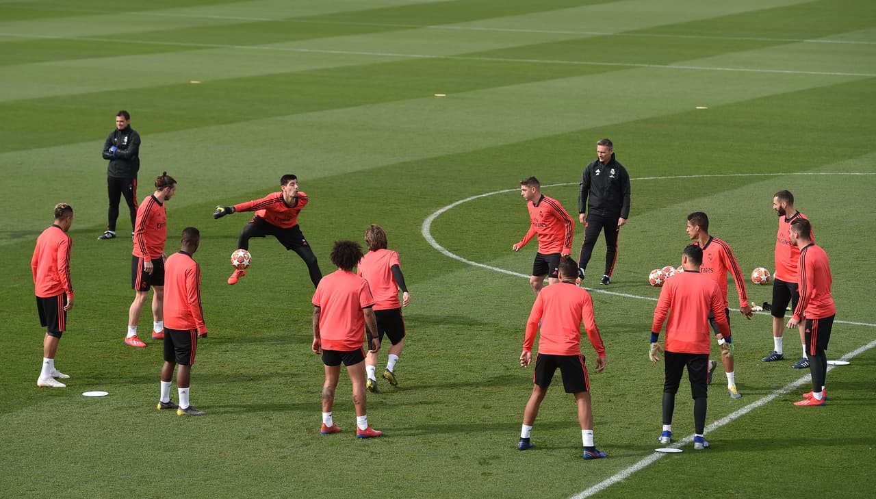 Real Madrid entrenó luego de sus dos derrotas en casa contra Barcelona (Copa del Rey y Liga de España), pero ya piensa en su duelo de vuelta contra Ajax en los Octavos de Final de Champions League.
