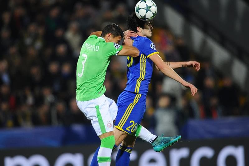 El mexicano Héctor Moreno también estuvo en cancha con el equipo holandés, equipo que contó con el lateral colombiano Santiago Arias.