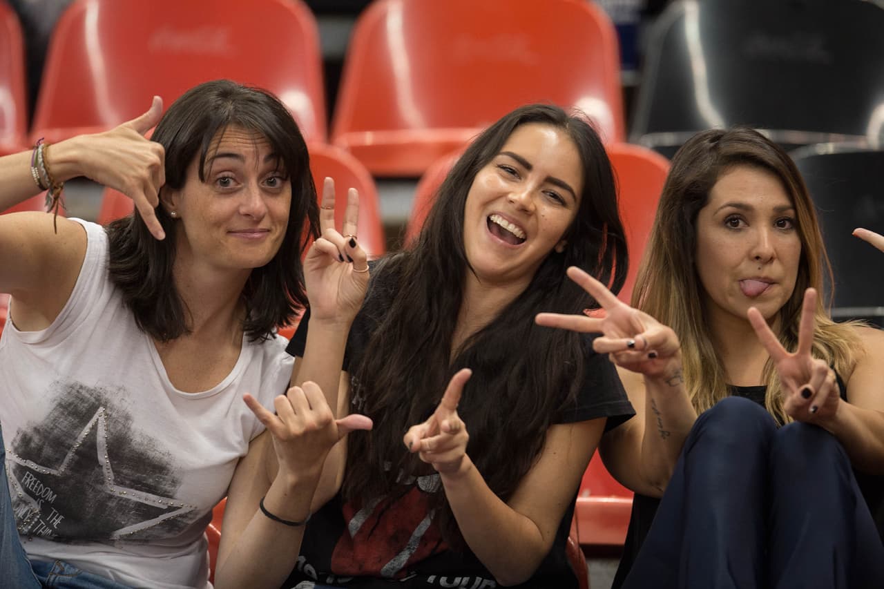 Gran colorido se vivió en los distintos estadios del país. Muchas familias y amigos acudieron con las playeras de sus equipos favoritos y disfrutaron de una jornada de muchos goles y emociones.