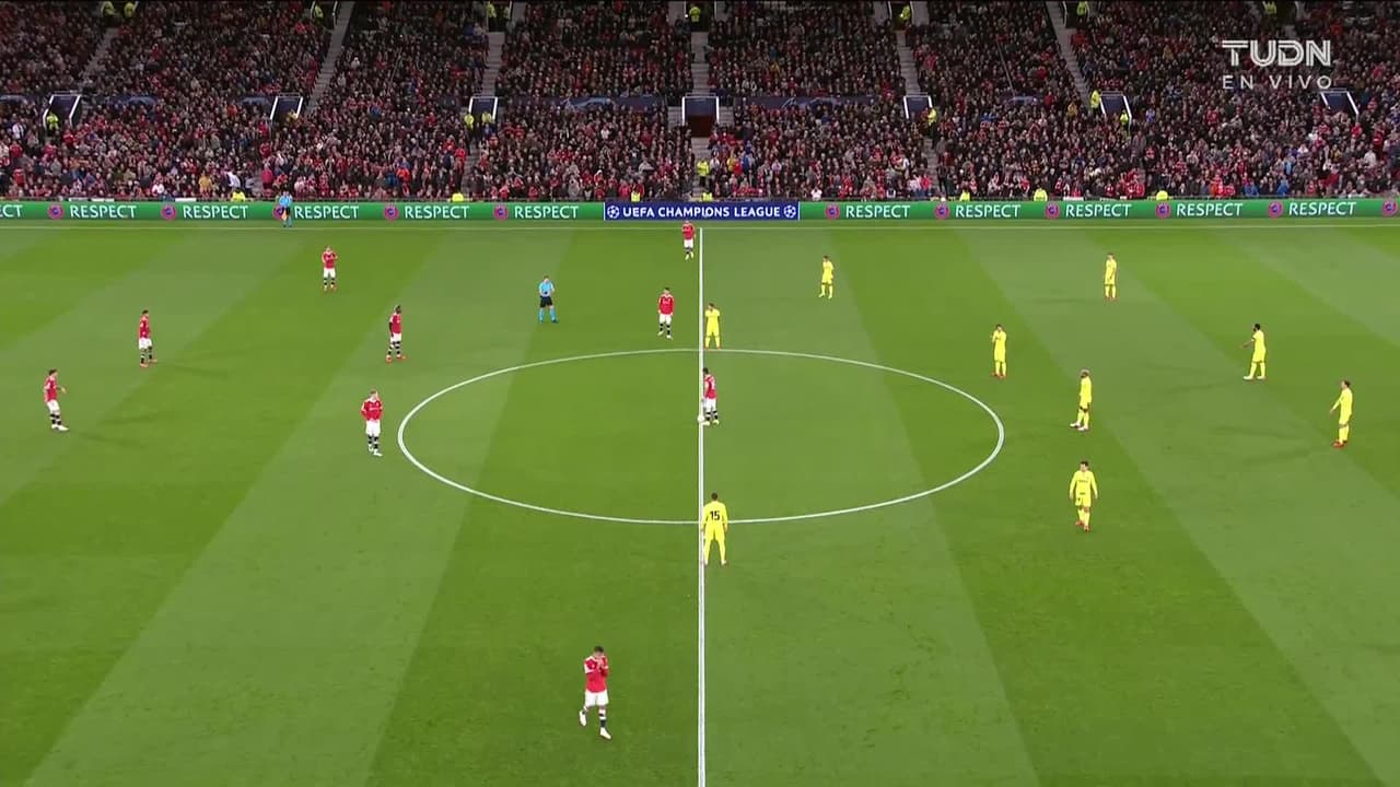 Arranca el partido y la pelota está en juego.