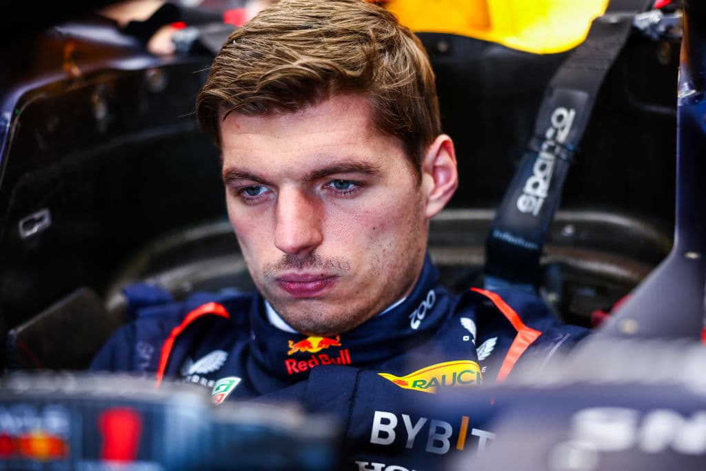 Verstappen logra la 'pole' en Abu Dabi y deja el Mundial de F1 al rojo vivo