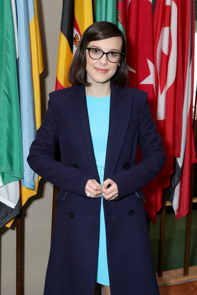 Al final de la película, Enola logra salvar a su nuevo amigo y convence a Sherlock Holmes de convertirse en su tutor.
<br>