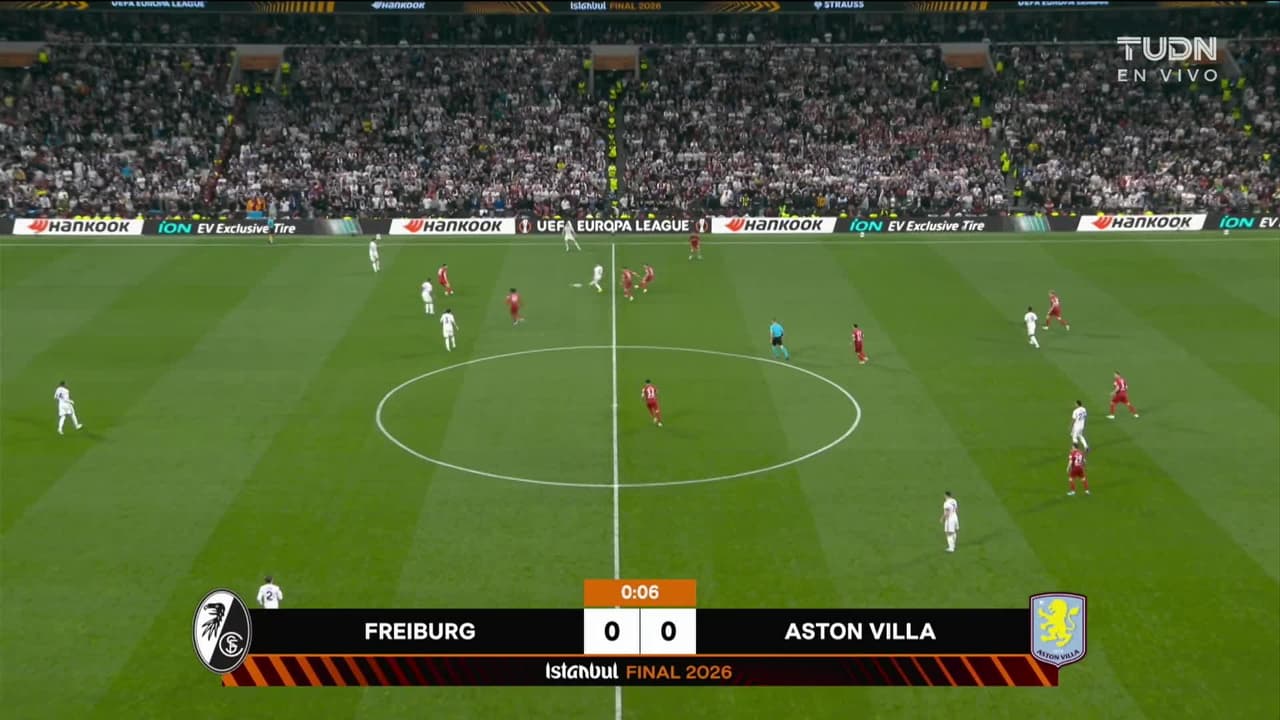 Arranca el partido y la pelota está en juego.