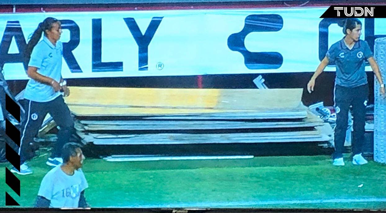 'Olvidan' partido de Liga MX Femenil y dejan tarima de concierto