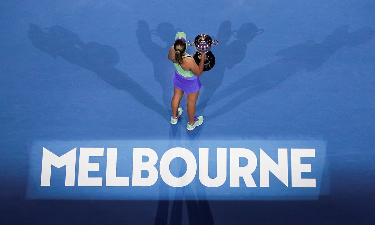 “Oficialmente, mi sueño se ha hecho realidad. Los sueños se hacen realidad. Así que, si tienen un sueño, vayan a por él y se hará realidad”, expresó la campeona más joven en Melbourne Park desde 2008.