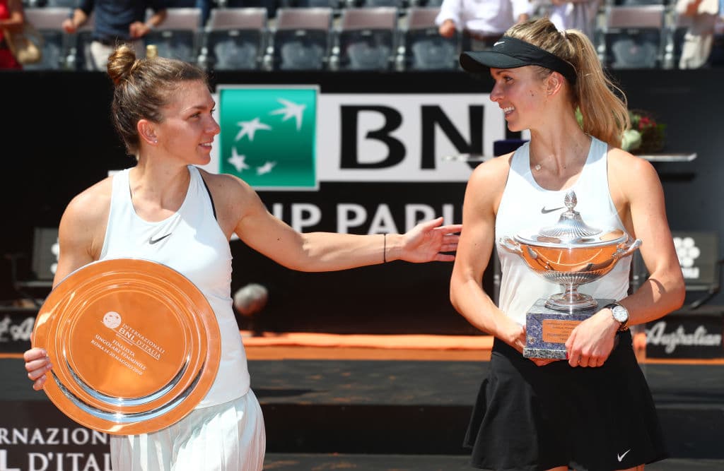 En el momento de la premiación a las dos mejores de este gran torneo que antecede al Roland Garros, el segundo Grand Slam de la temporada, que comienza el 27 de mayo en París.