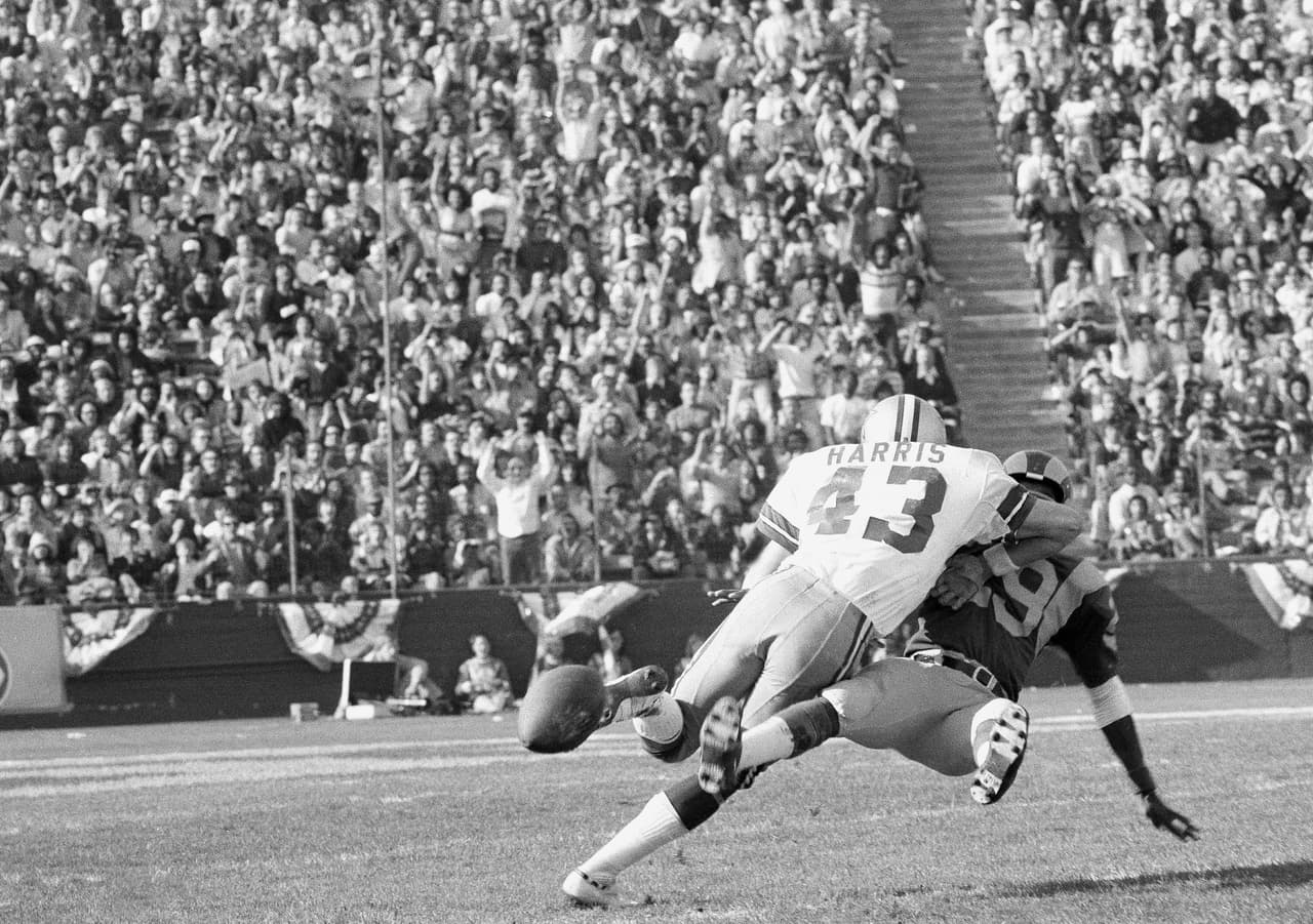 Un año atrás, en 1978, los dos se enfrentaron por el título de la NFC, resultando en una apabullante victoria de los Cowboys por 28-0 para el equipo que entrenaba en ese entonces Tom Landry.