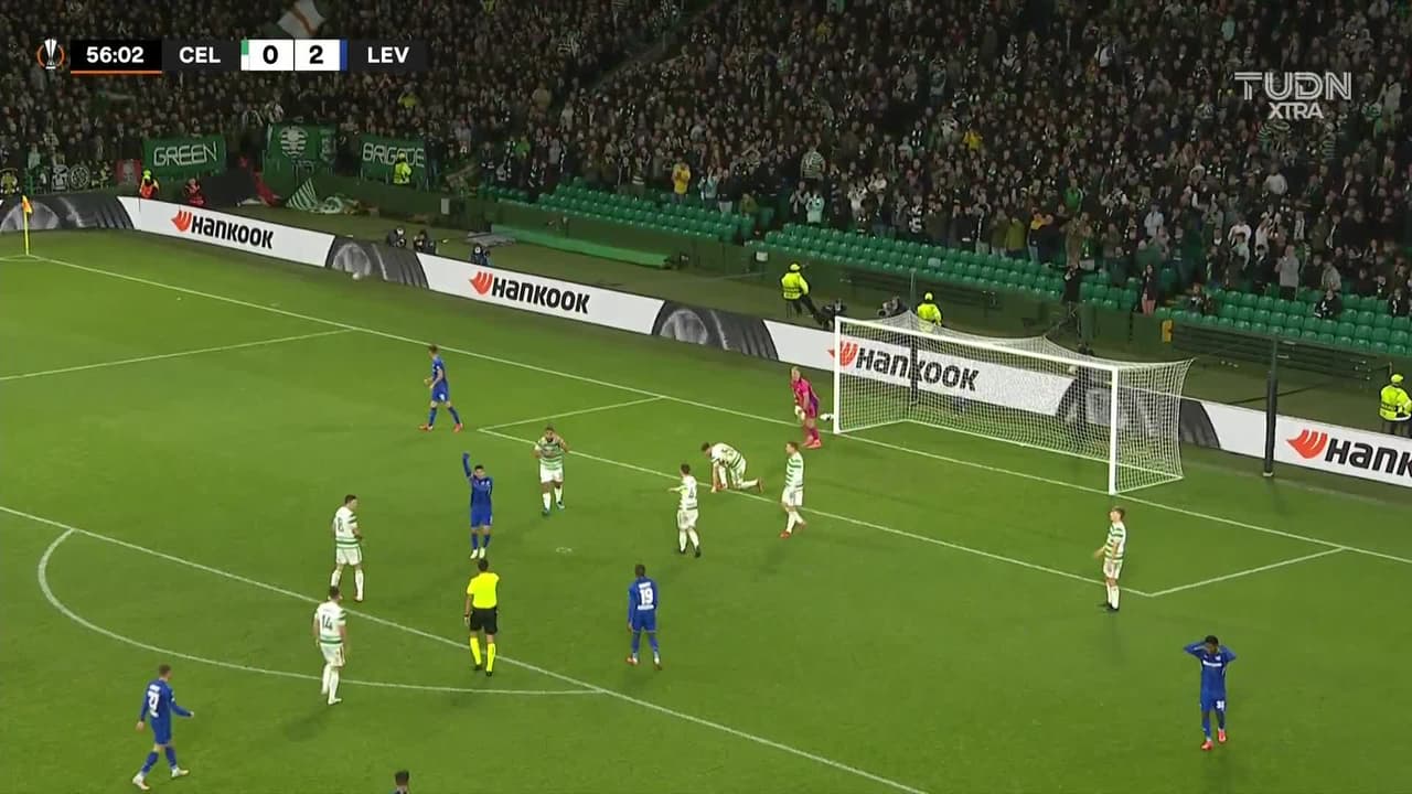 ¡TIRO ATAJADO! disparo por Jeremie Frimpong.