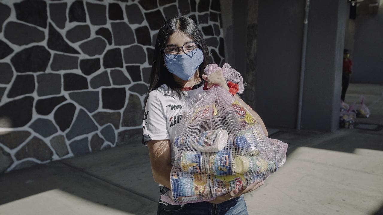 Atlas, Santos y Tampico entregan despensas en sus estadios