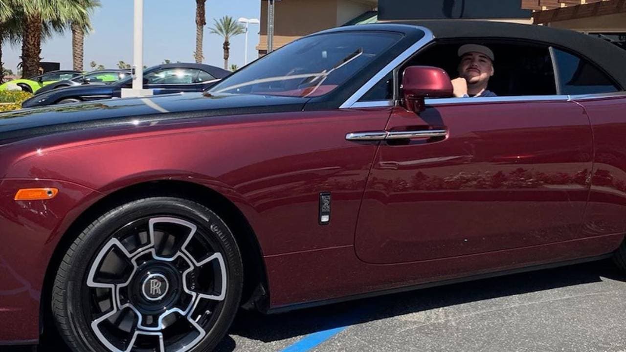 Se le empezó a ver en diversos vehículos de lujo.