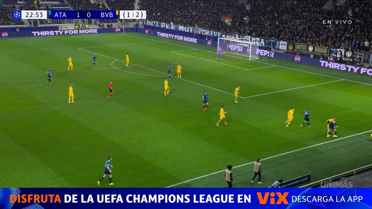 ¡Inmenso Kobel! El arquero vuelve a salvar al Dortmund en momento clave