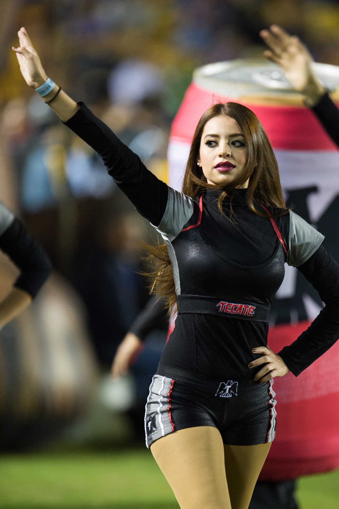 La bellas porristas en la ida de cuartos