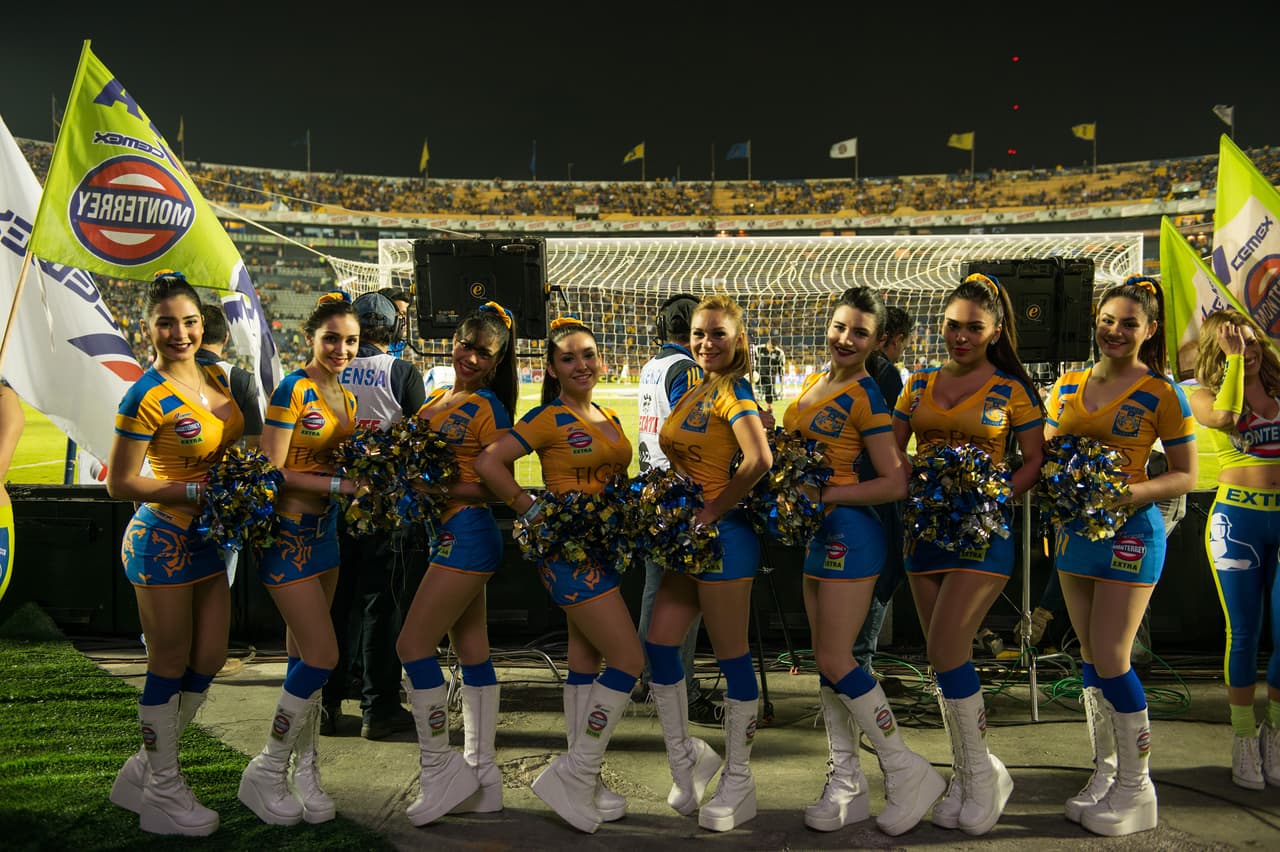 La bellas porristas en la ida de cuartos