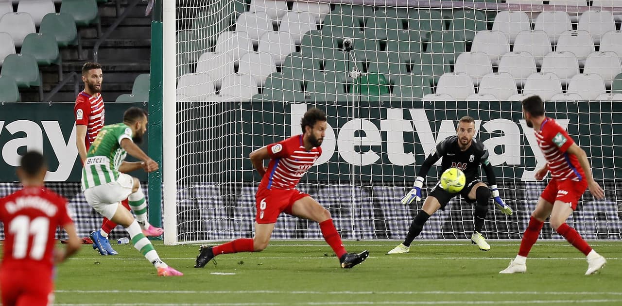 Con doblete de Borja Iglesias, el Real Betis consigue victoria sobre Granada 2-1 en la Jornada 35 de LaLiga. Al minuto 71 ingresó Diego Lainez y al 89' entró de cambio And´res Guardado; los verdiblancos se acercan a puestos europeos.