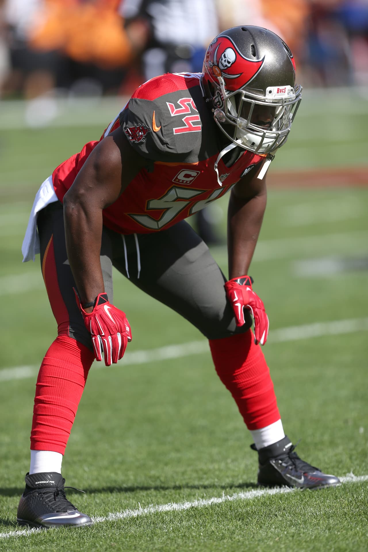 La NFL está siendo gobernada por feroces tackleadores. Esto es lo mejor de lo mejor, aquí el top de Bucky Brooks, analista de NFL Media. #5 Lavonte David, OLB, Tampa Bay Buccaneers: El relativamente diminuto (6-1 pies y 233 libras) linebacker de Tampa carece del tamaño ideal para la posición, pero no está en discusión su explosividad como tackleador (AP-NFL).
