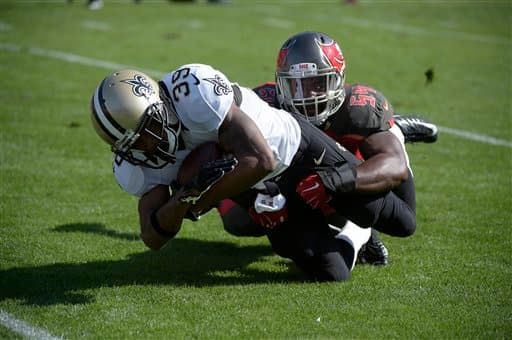 Pocos defensores de la liga pueden detener a los corredores como David. Su gran intuición le permite localizar a los corredores en carrera por fuera. La presencia de David en el centro del campo plantea un enorme problema para los equipos que intentan sondear el corazón de la defensiva de los ‘Bucs’ (AP-NFL).