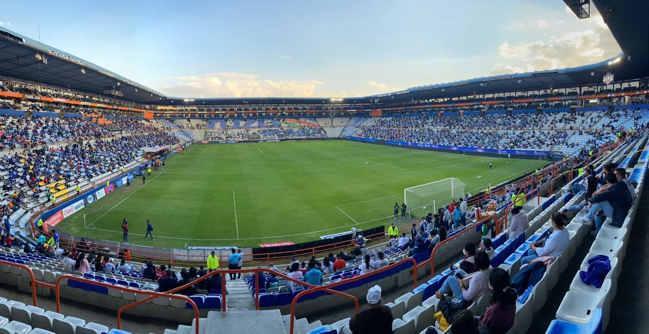 Los preparativos quedan listos para el arranque de las semifinales del fubol mexicano entre Pachuca y Cruz Azul.