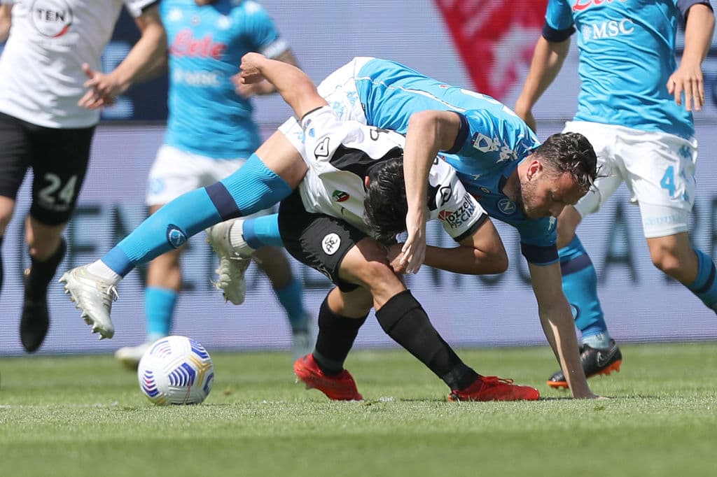 El doblete de Victor Osimhen, gol de Piotr Zielinski y gol de Hirving Lozano, Napoli le hace la diablura al Spezia y los vencen 1-4.