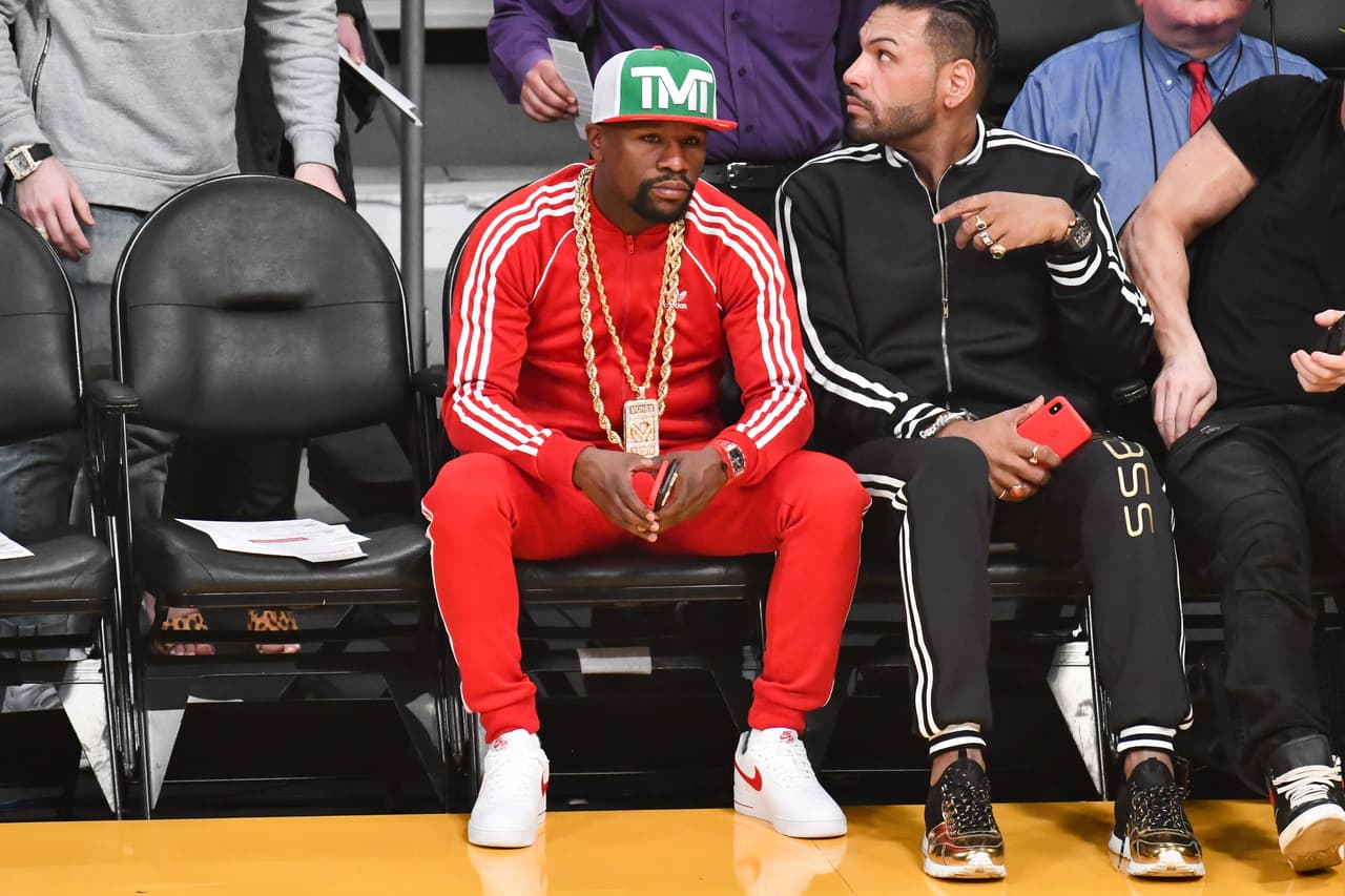 Fue en ese partido en el que Mayweather Jr. apareció otra vez ocupando asientos de privilegio.