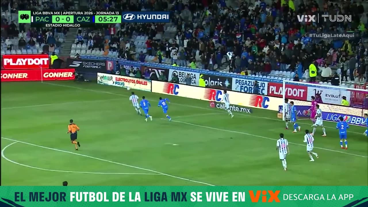 ¡Pachuca y Cruz Azul no se guardan nada! Desde el inicio van por el gol