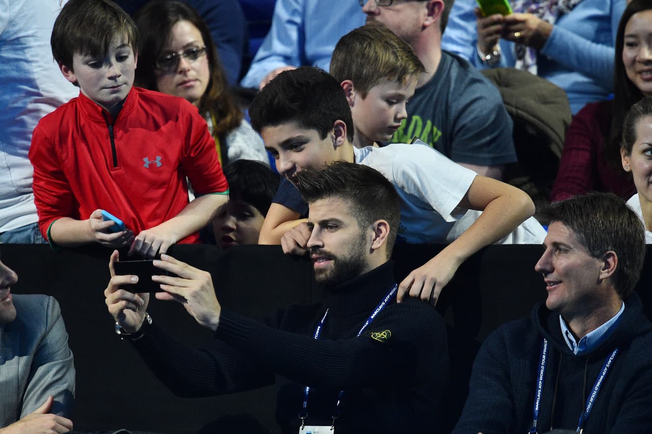 Otro deportista que suele ser amable con los fanáticos es el español Gerard Piqué. Cada que tiene una oportunidad, como en esta selfie, regala su mejor actitud.