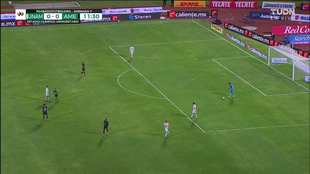 ¡TIRO ATAJADO! disparo por Diego Valdés.