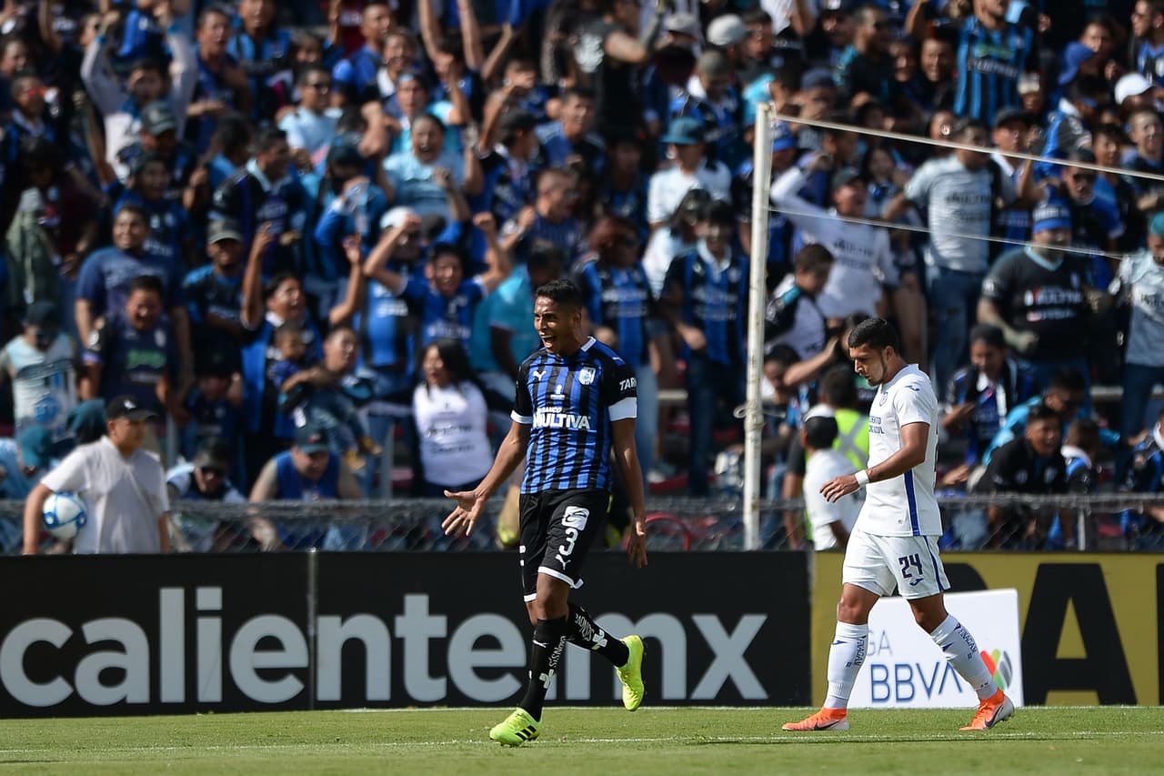 Tres goles de Gallos, obra de Luis Romo y Jair Pereira, fueron suficientes para derrotar a un Cruz Azul que no conoce la victoria en el Apertura 2019.