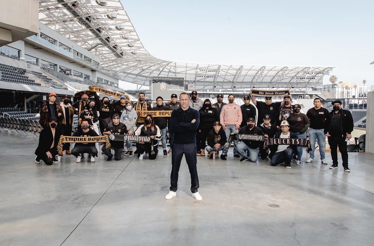 Tampoco hubo rastros del invierno ni de la nieve en el Banc of California Stadium, donde Steve Cherundolo fue presentado como nuevo entrenador de LAFC.