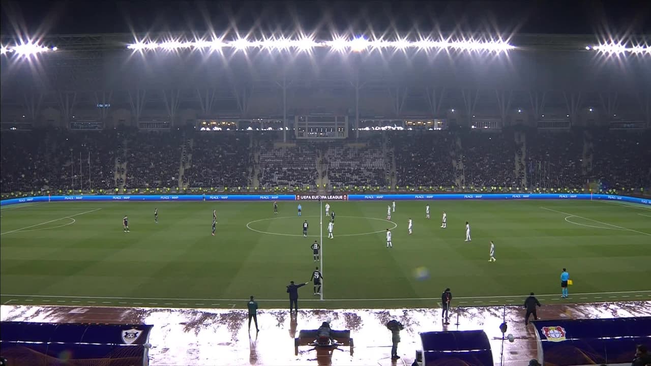 Arranca el partido y la pelota está en juego.