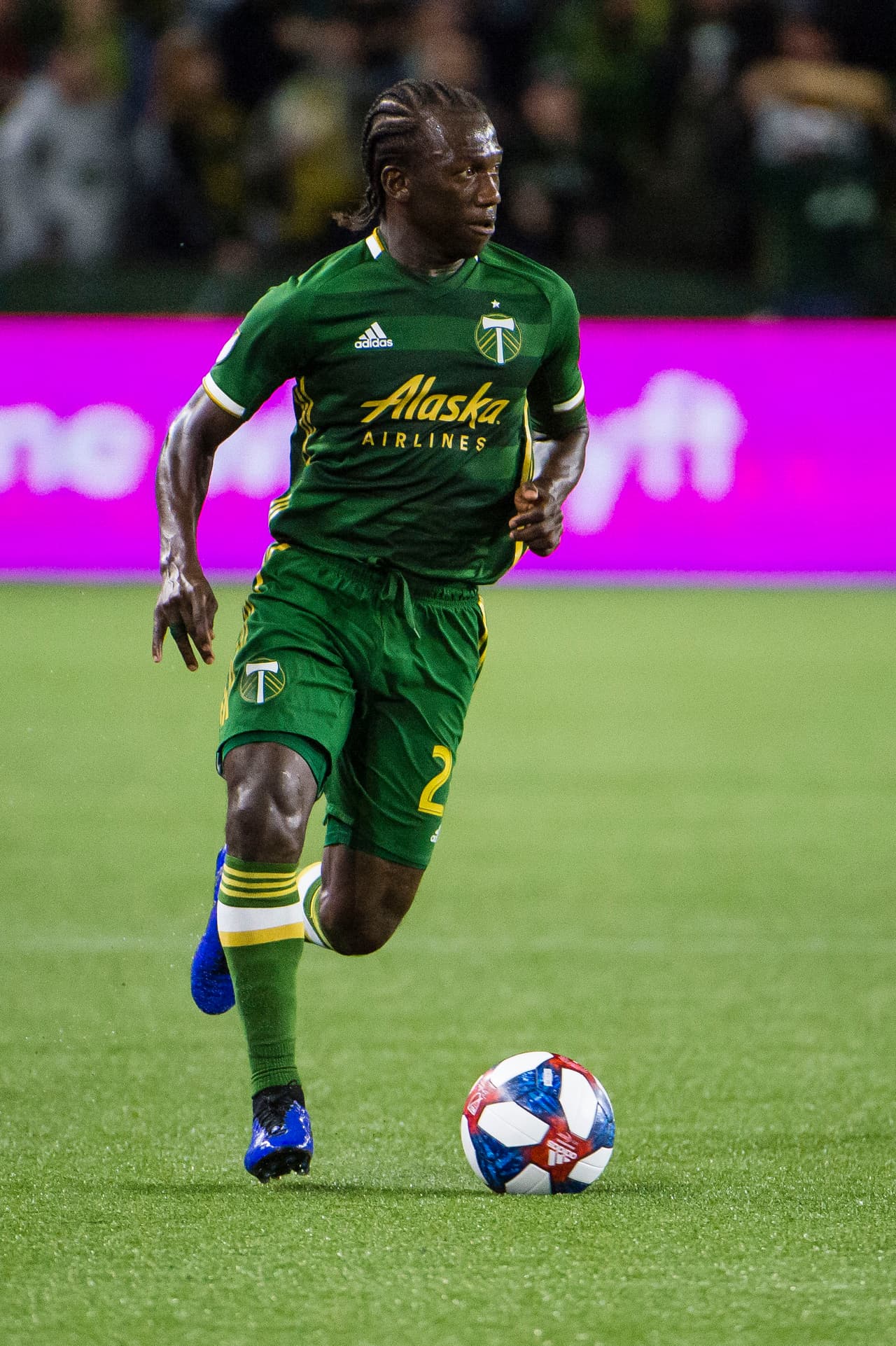 Y fue el colombiano Diego Chará quien tuvo una intervención determinante en el primer gol de Portland, conseguido por Jeremy Ebobisse.