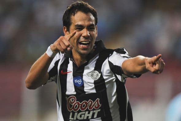 Además de Brizuela, Saturnino Cardozo pidió al artillero Pablo Velázquez quien ya no seguirá en el Libertad de Paraguay. Con la salida del panameño Luis Tejada y la partida de Flavio Santos, quedará un hueco en que ataque choricero que puede ocupar el compatriota de Cardozo.