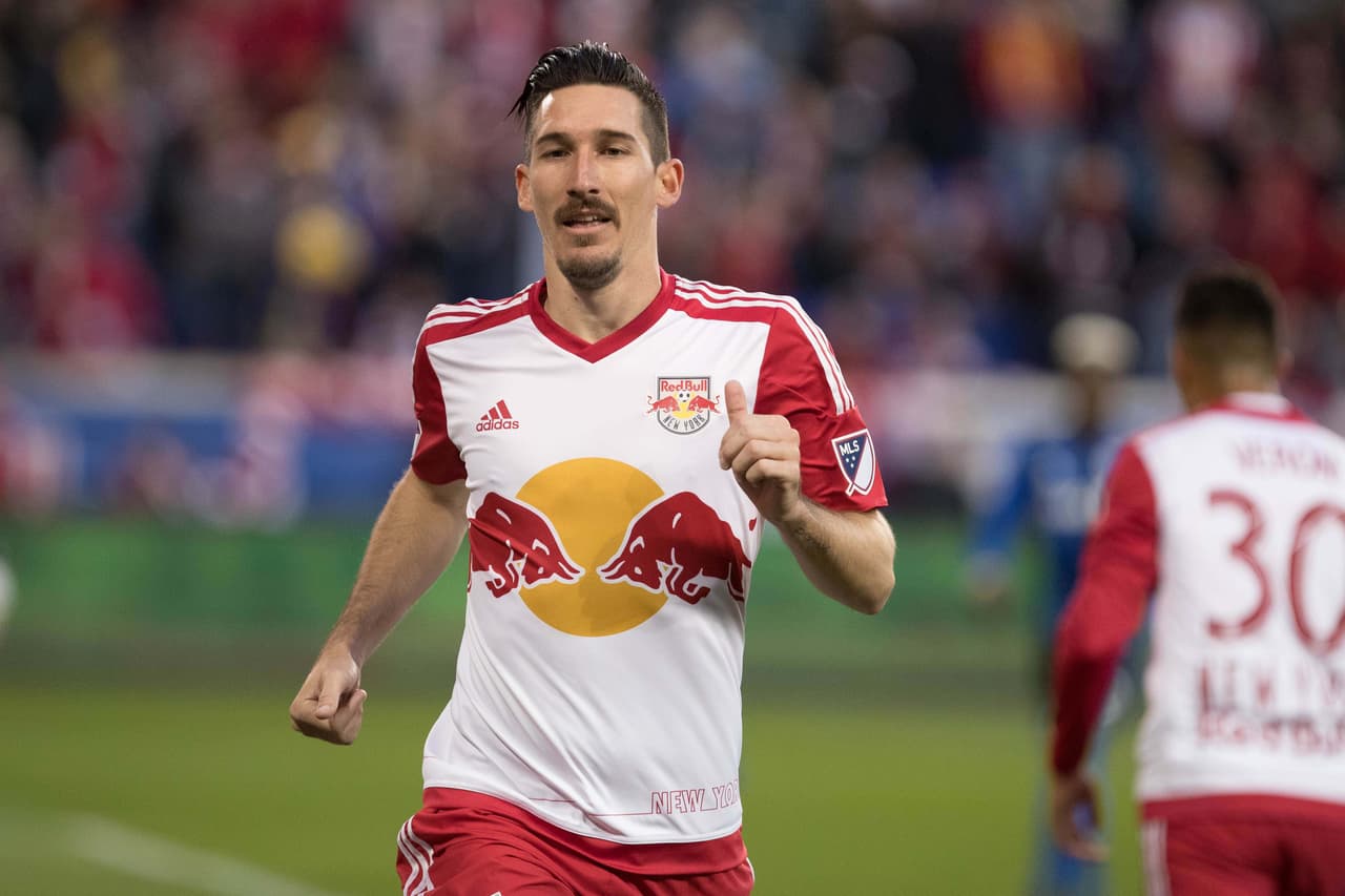 SACHA KLJESTAN | El mediocampista de los New York Red Bulls hizo historia al llegar a 20 asistencias esta temporada, la segunda marca más alta en una sola temporada. Gracias a su campañón, Kljestan ha regresado a la órbita de la selección estadounidense.