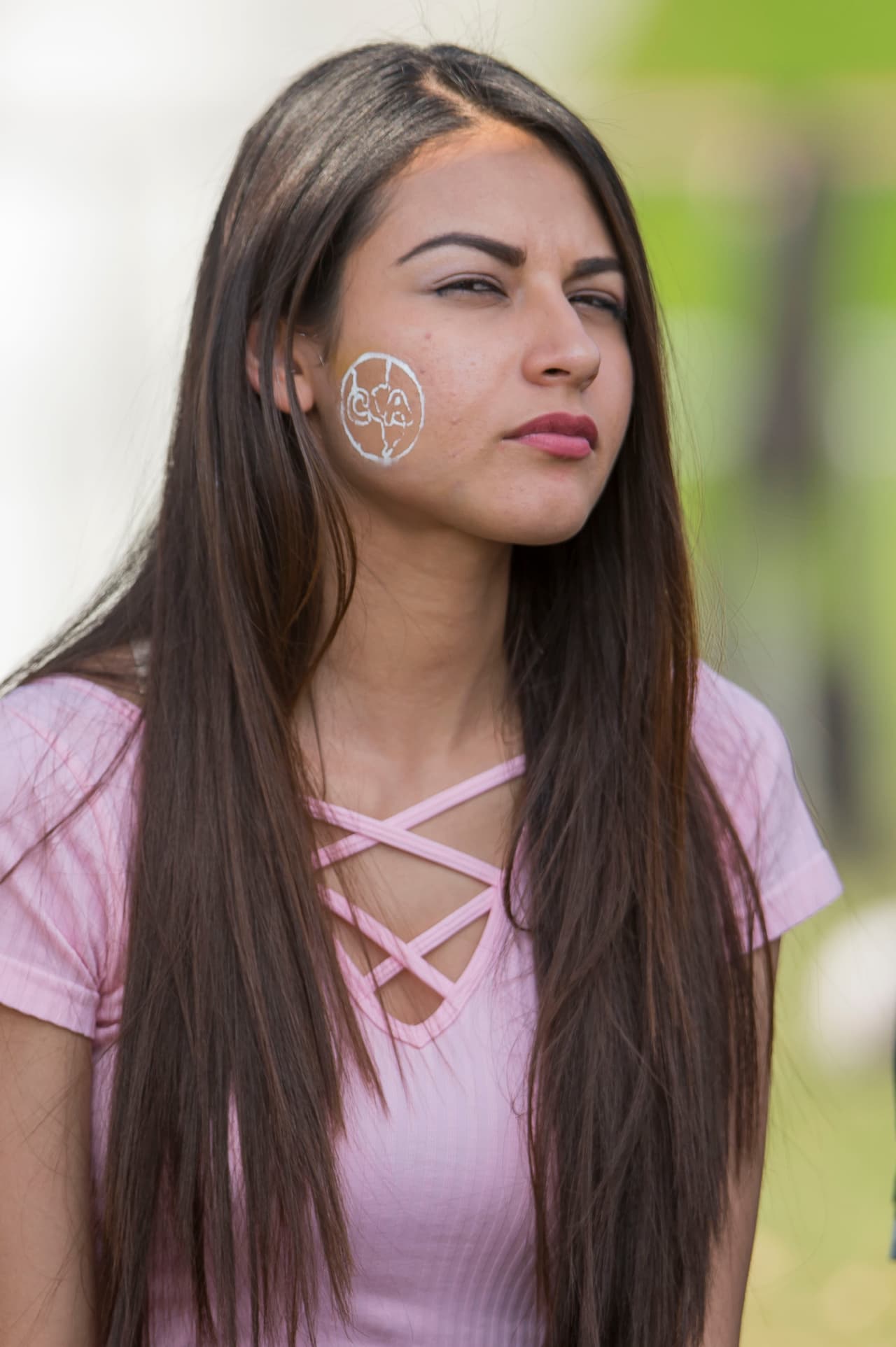 El Clásico Nacional entre las Chivas de Guadalajara y las Águilas del América en el Clausura 2018 de la Liga MX da muestras del colorido, respeto y buen ambiente entre dos rivales tradicionales en el fútbol mexicano.