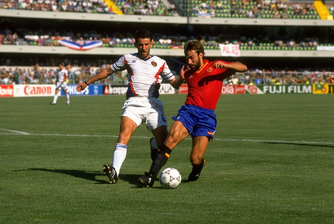 Davor Jozić (Yugoslavia/Bosnia) jugó en el América de 1993 a 1994, llegando desde el Cesena de Italia. Se fue de nuevo al país europeo para retirarse en el Spezia. Jugó el Mundial de 1990 con Yugoslavia.