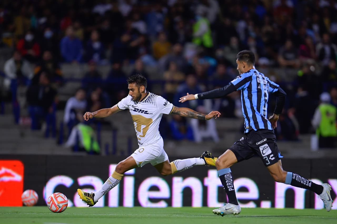 Pumas derrotó a Querétaro en la Jornada 13 y volvió a sumar puntos después de 10 fechas en el Apertura 2022. Eduardo Salvio y Juan Dinenno (con doblete) anotaron por parte de los universitarios, mientras que Ángel Sepúlveda descontó para los Gallos.