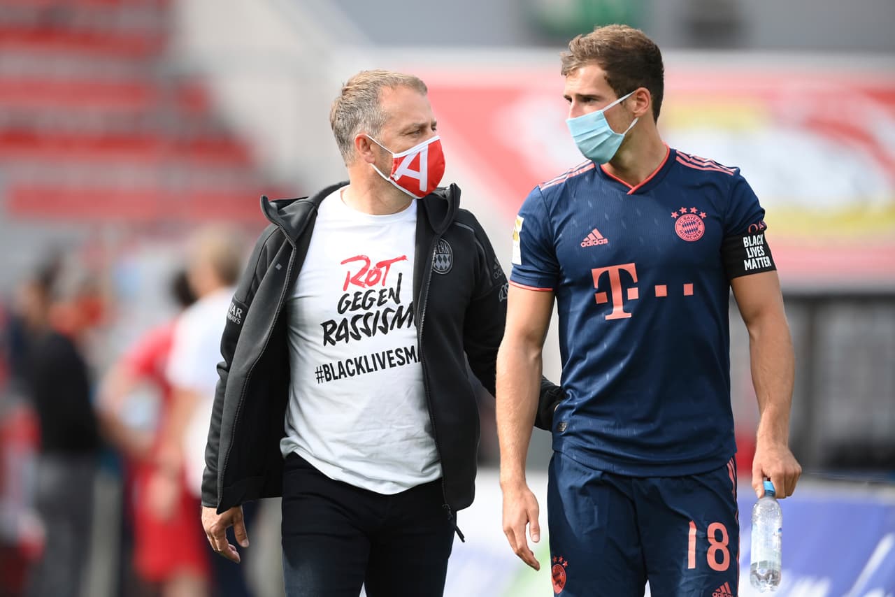 Playeras y brazaletes especiales con la leyenda #blacklivesmatter se robaron la atención.