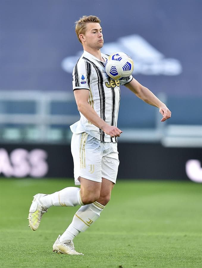 Juventus se queda con la victoria sobre el Napoli en Turín. Las anotaciones para los de la 'Vecchia Signora' corrieron a cargo de Cristiano Ronaldo y Paulo Dybala, quien después de tres meses de ausencia, regresa con anotación. El gol para los de Gattuso cayó al minuto 90 de penal, por parte de Lorenzo Insigne.