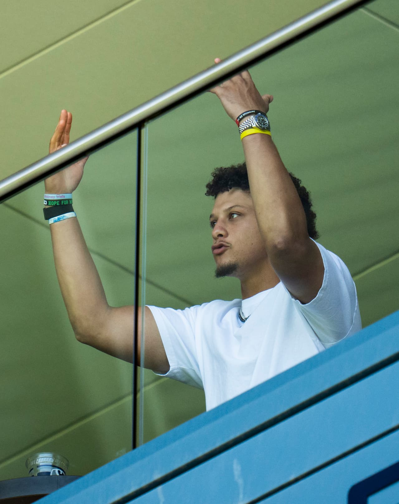 Todo ocurrió bajo la atenta mirada de Patrick Mahomes, mariscal de campo de los Kansas City Chiefs, de la NFL.
<br>