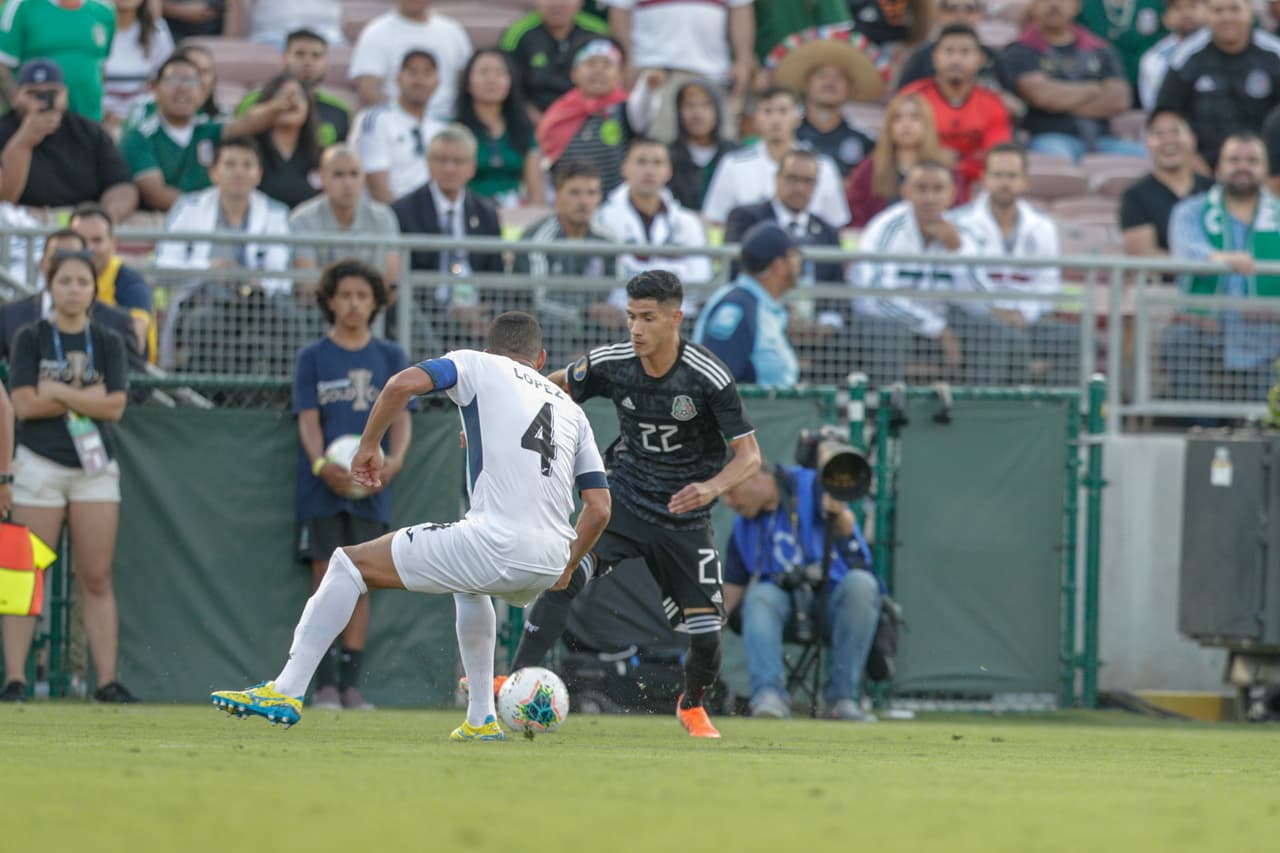 En los últimos años de la administración de Raúl Castro se ablandaron las restricciones de las que gozaron peloteros como Yulieski Gourriel, Alfredo Despaigne o Frederich Cepeda, auténticos ídolos y glorias de la pelota cubana quienes recibieron la oportunidad de jugar en Japón. Gourriel luego fue campeón con los Houston Astros en 2017 y tanto Cepeda como Despaigne incluso tuvieron oportunidad de jugar en la Liga Mexicana de Béisbol (LMB).