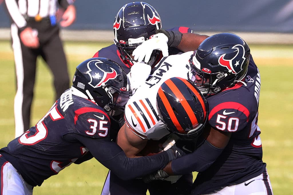 Chicago Bears le da una paliza a los Houston Texans 36 a 7, dejándolos oficialmente fuera de los Playoffs de la NFL.