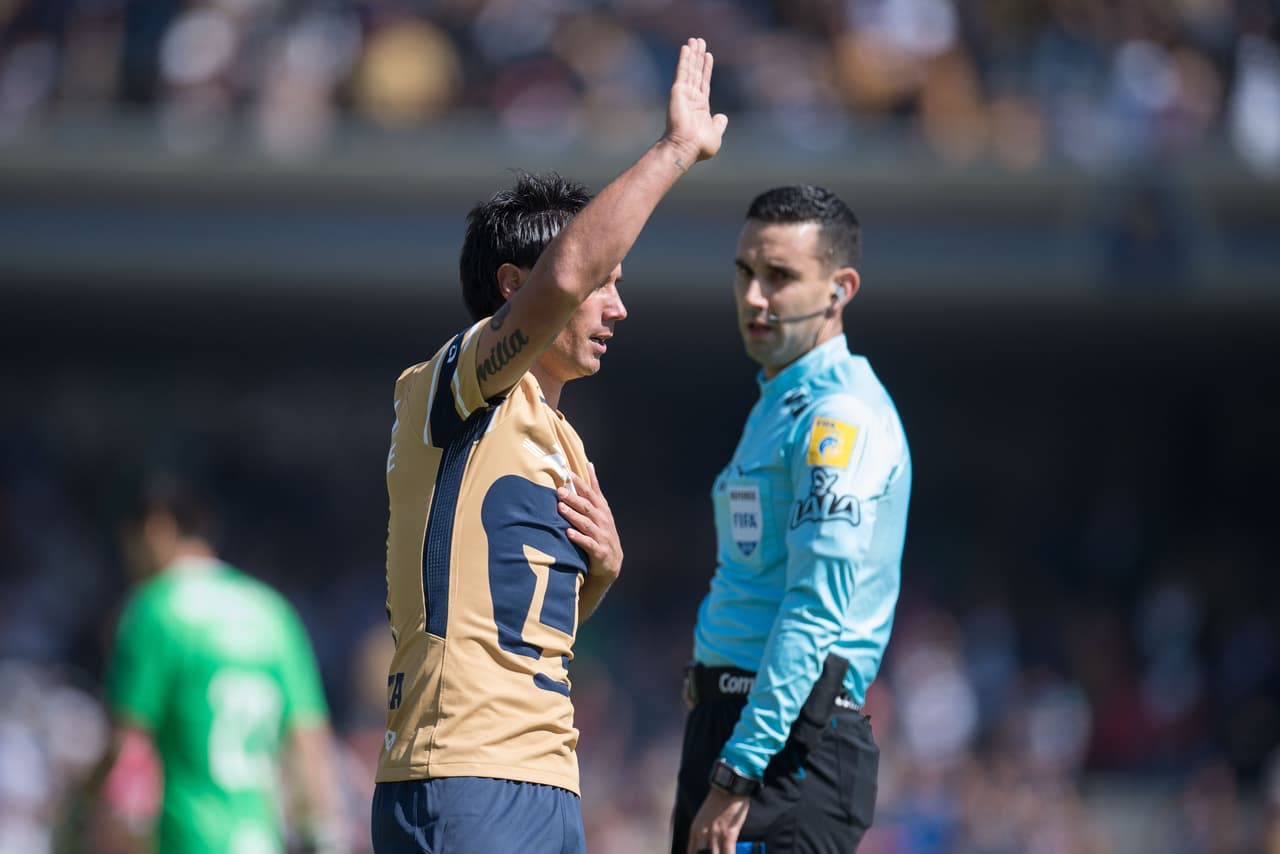 El argentino Matías Alustiza aplicó la llamada 'ley del ex' al marcarle a su anterior equipo al minuto 40 del primer tiempo, por lo que pidió disculpas.