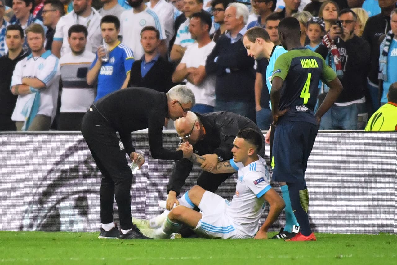 Al minuto 52 el argentino Lucas Ocampos, que anda en un gran momento, tuvo que salir sustituido por lesión. En su lugar entró Zambo Anguissa.