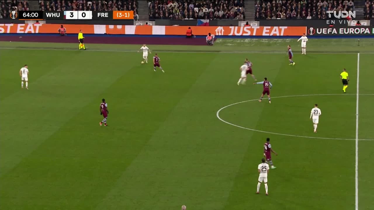 ¡TIRO ATAJADO! disparo por Florent Muslija.