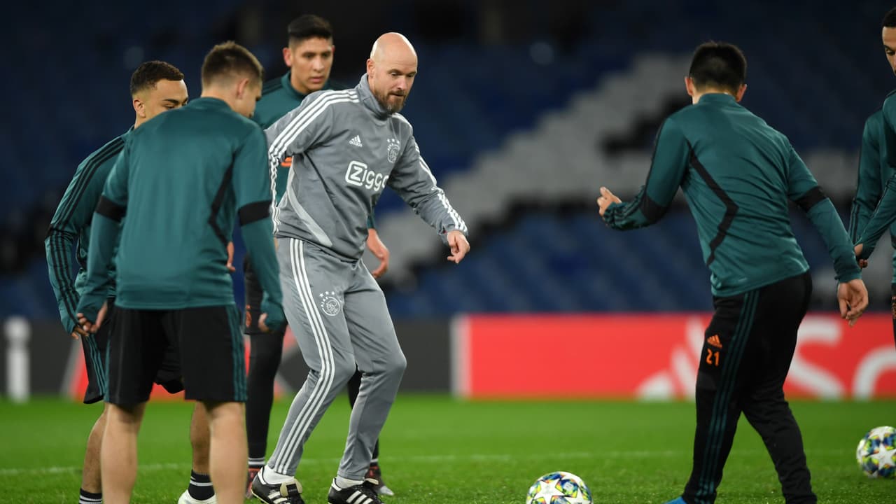 DT del Ajax defendió a Edson Álvarez y elogió su desempeño