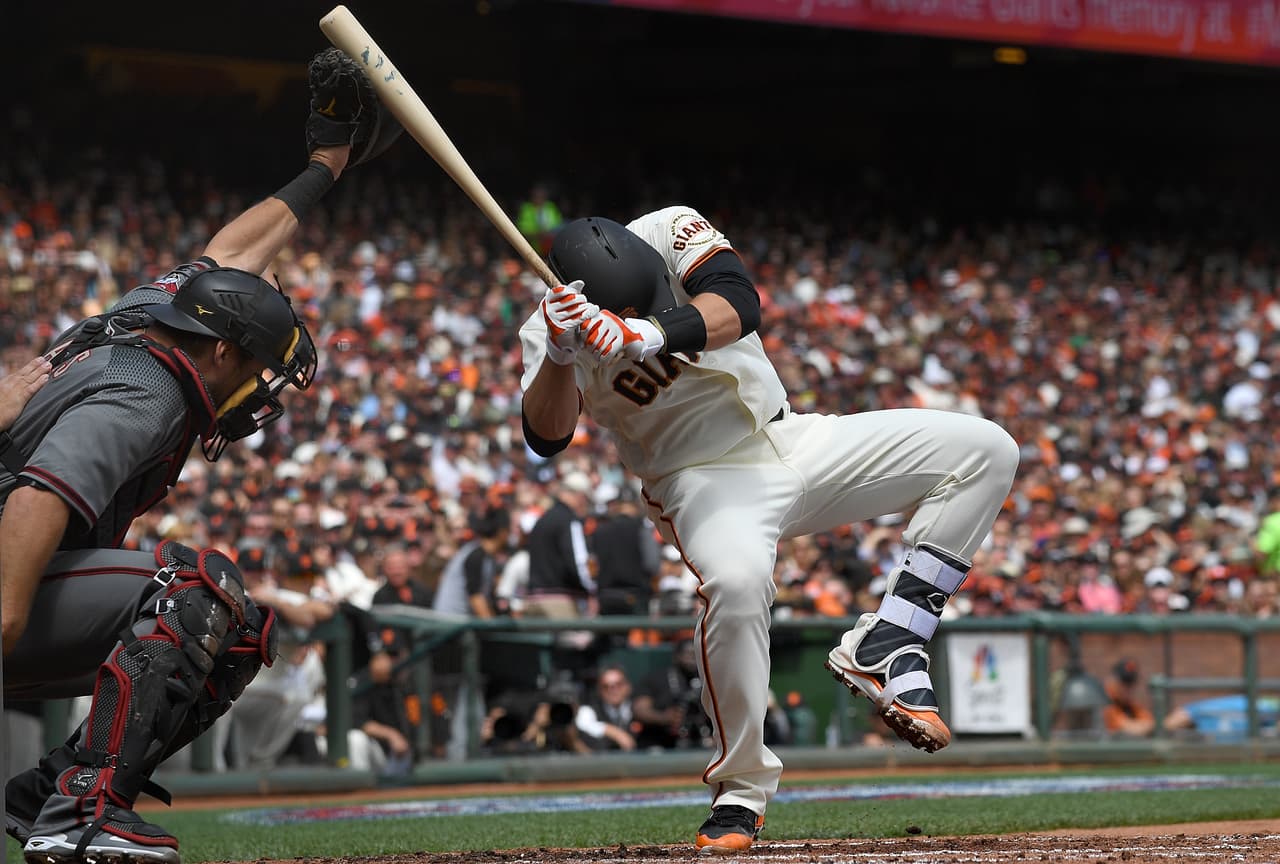 ARI 1 – 4 SF: En la primera entrada, Buster Posey fue golpeado en el casco con una recta de 94 mph. No parece haber tenido consecuencias pero se mantendrá bajo observación.